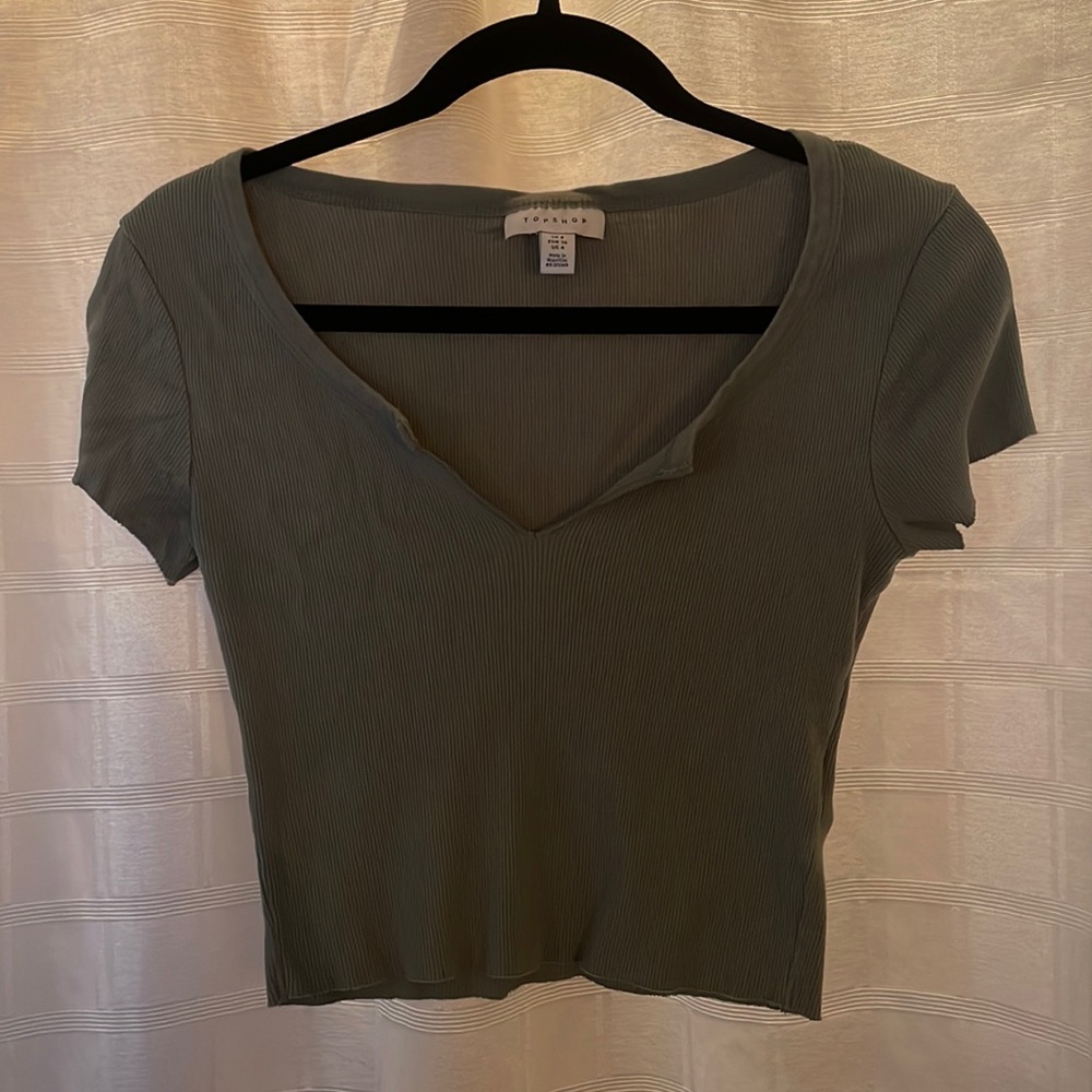 Army green top shop size 4 cropped top